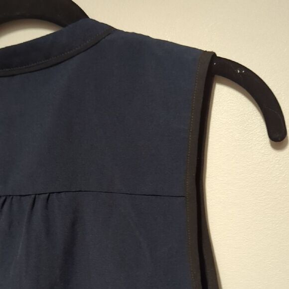 Banana Republic Blue Sleeveless Mandarin Collar Blouse - Picture 6 of 7